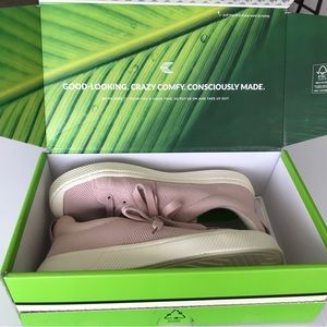 CARIUMA IBI ROSE KNIT SNEAKER SIZE 9 NEW IN BOX